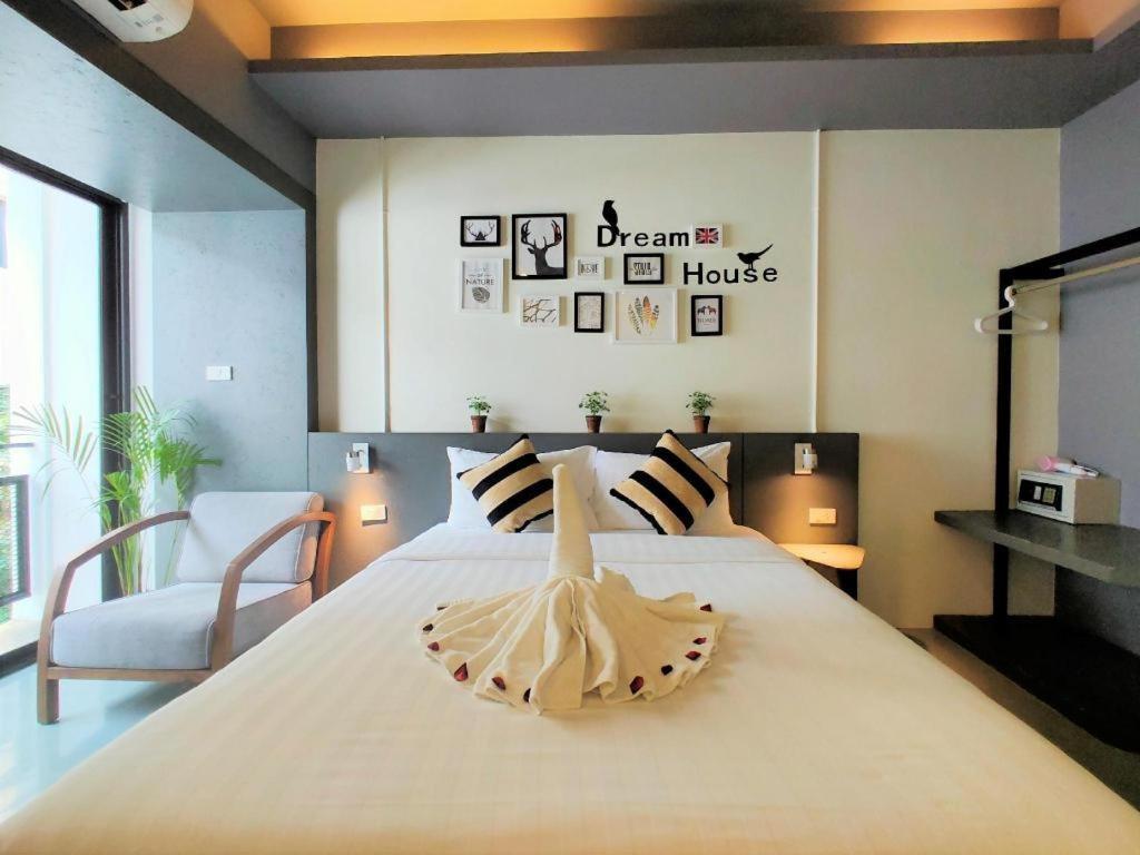 Silom Studios Банкок Екстериор снимка