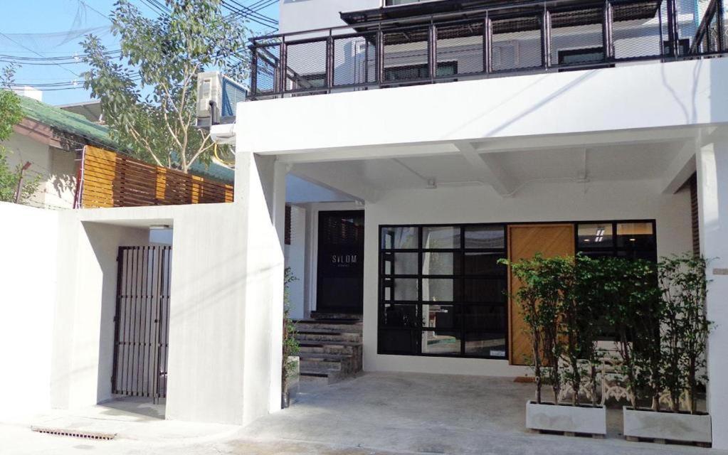 Silom Studios Банкок Екстериор снимка