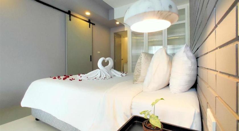Silom Studios Банкок Екстериор снимка