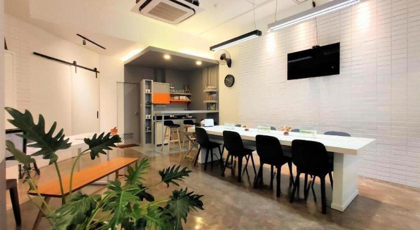 Silom Studios Банкок Екстериор снимка