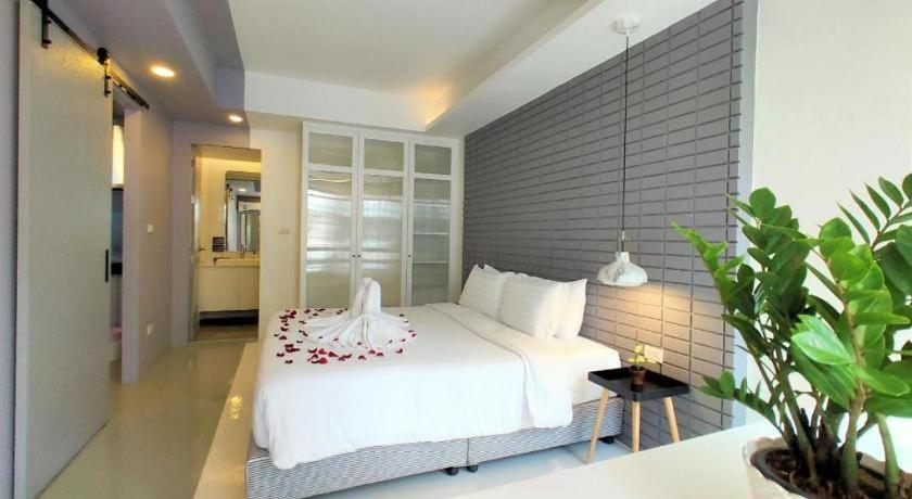 Silom Studios Банкок Екстериор снимка