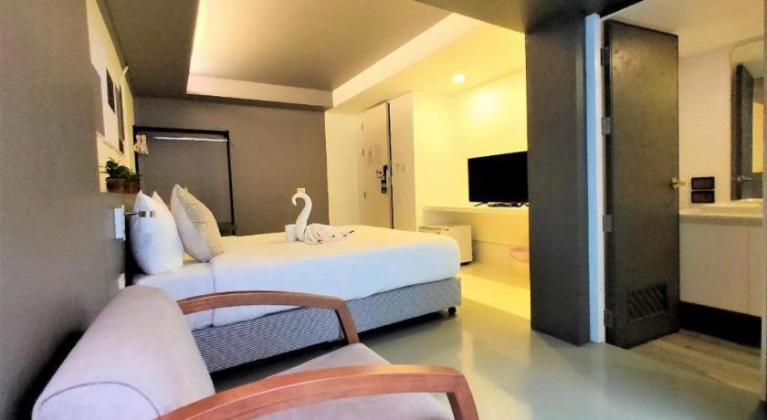 Silom Studios Банкок Екстериор снимка
